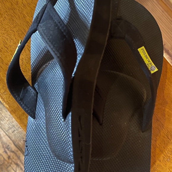 Healing Sole Flip Flops & Plantar Fasciitis Boots - Picture 4 of 12